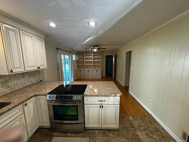1497 Drayton Woods Dr — Photo 11