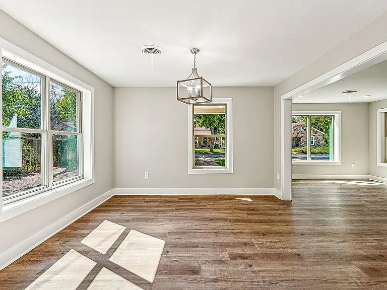 302 W Collins St — Photo 11
