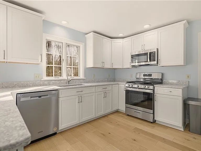 141 Laurel Ridge Ln — Photo 15