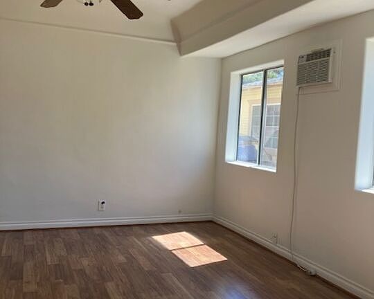 2nd image of 4932 Lincoln Ave APT 2