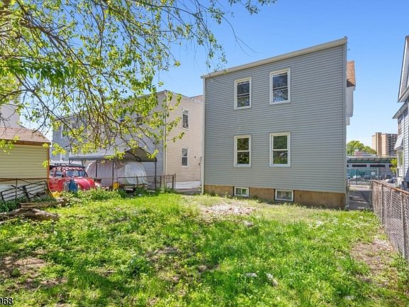 3rd image of 226 N Clinton St #2