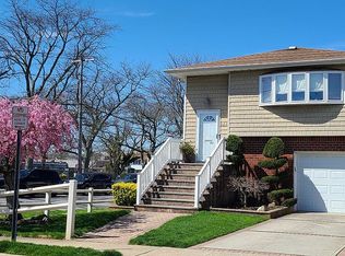 2230 Seamans Neck Rd, Seaford, NY 11783