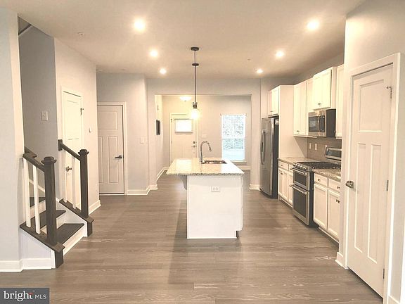 5th image of 1284 Benjamin Dr