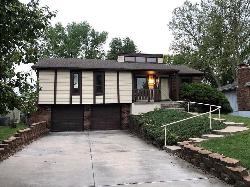1st image of 600 NW Falk Dr