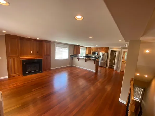 7444A 4th Ave NE, Seattle, WA 98115