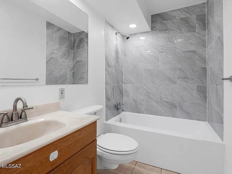 7931 E Malvern Pl — Photo 18