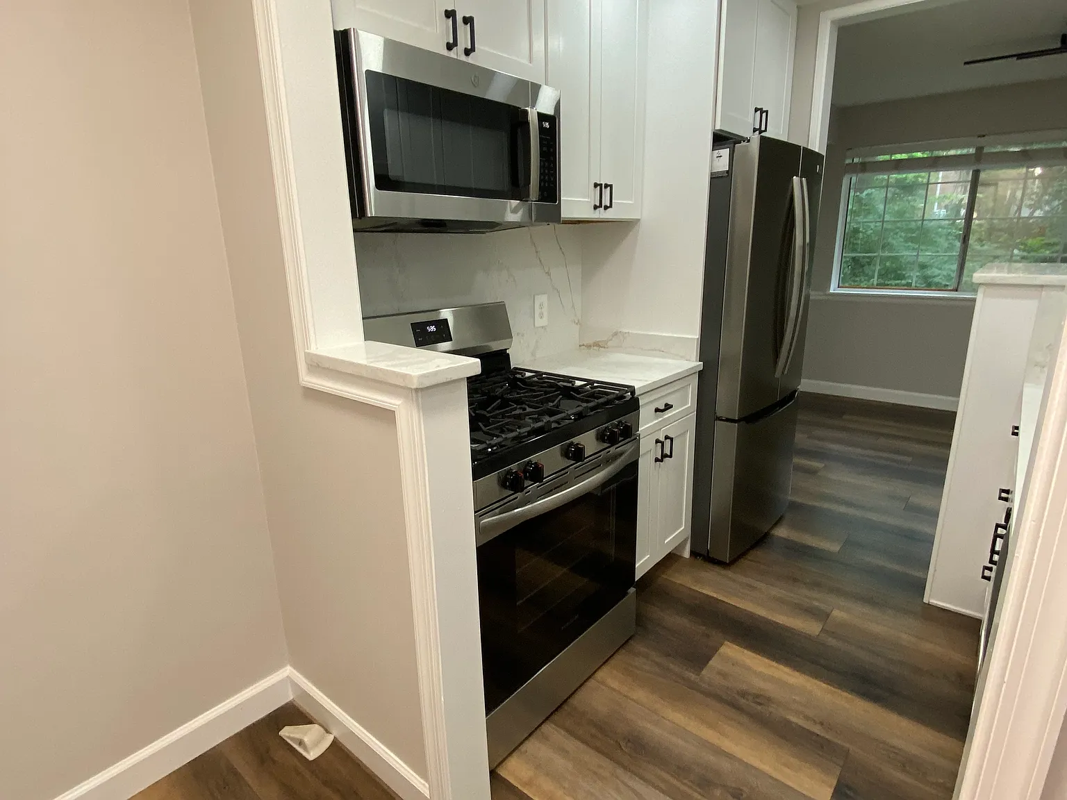 2 bed, 977 sqft, $2,350 — Photo 3