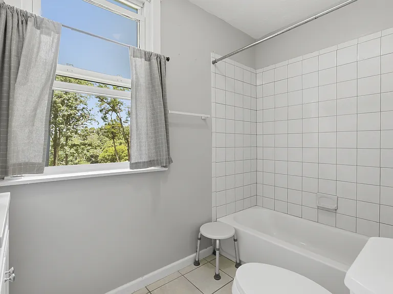 6586 S Route 123 — Photo 15