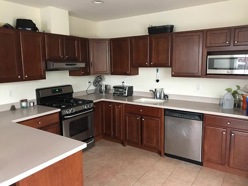 2nd image of 27 Jefferson Ave #F