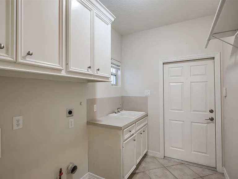 930 Lawrence St — Photo 14