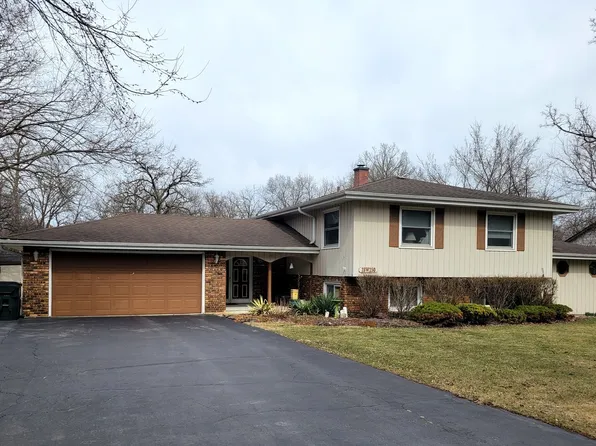 28W250 Hillview Ave, West Chicago, IL 60185