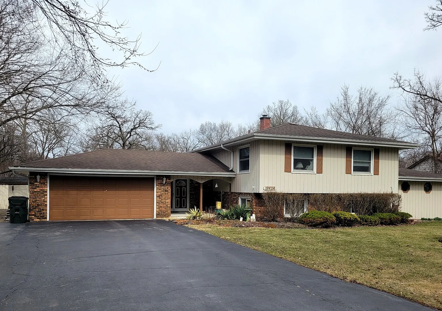 28W250 Hillview Ave photo 1