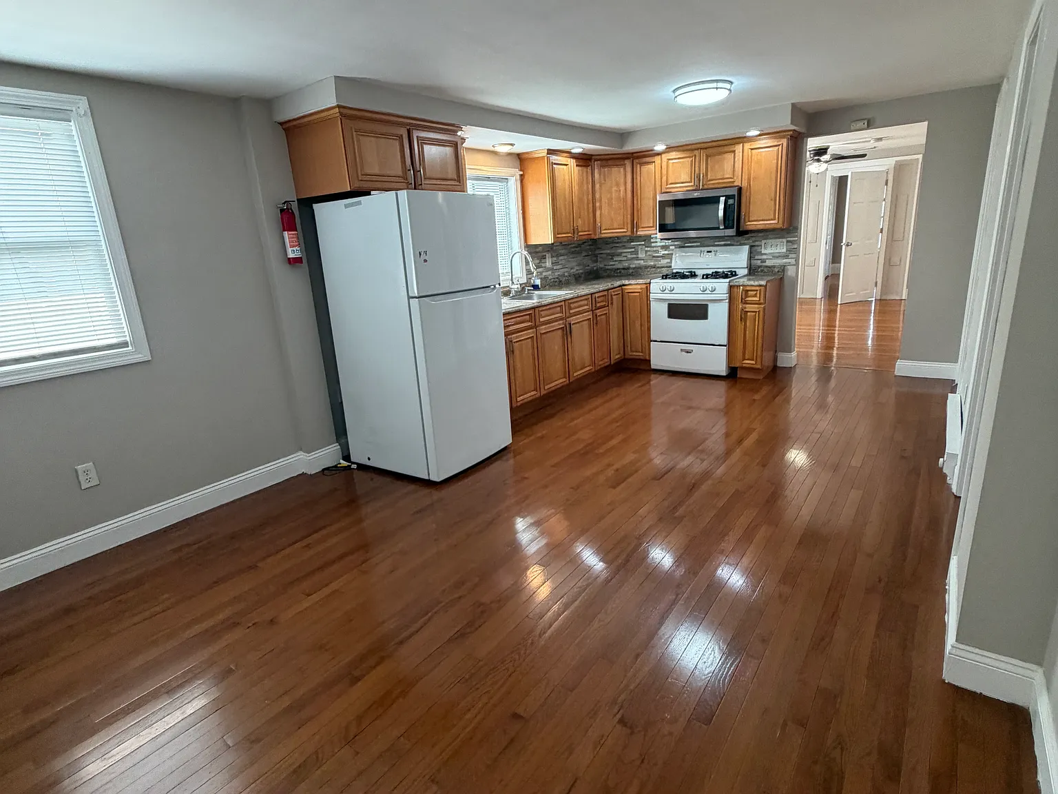 3 bed, 1300 sqft, $2,800 — Photo 3