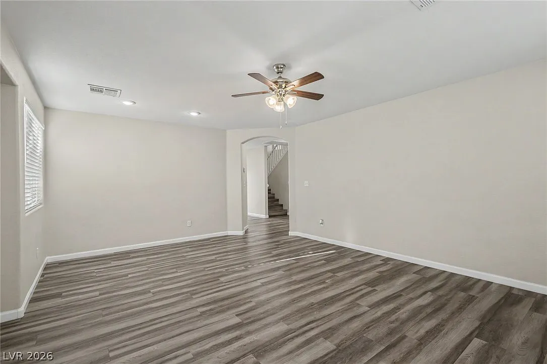3 bed, 2.5 bath, 1486 sqft, $1,800 — Photo 3