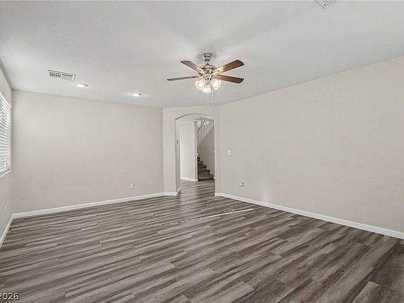 3rd image of 958 Medina De Leon Ave