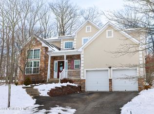5129 Hemlock Ln, Tamiment, PA 18371