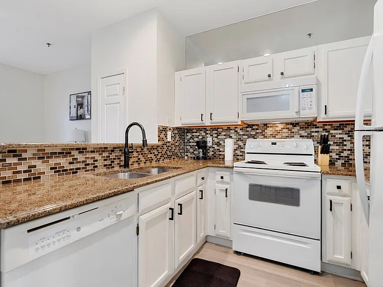 4800 W Lovers Ln #515 — Photo 6