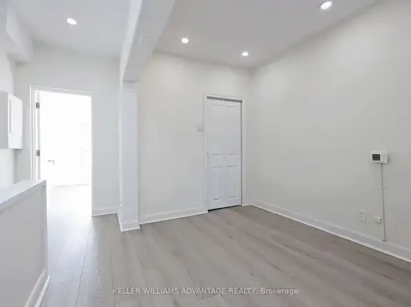 952 Queen St E #1A, Toronto, ON M4M 1J7