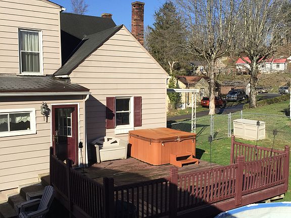 3rd image of 607 N Mountain Ave
