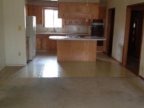 3rd image of 4351 Myrtle Ave