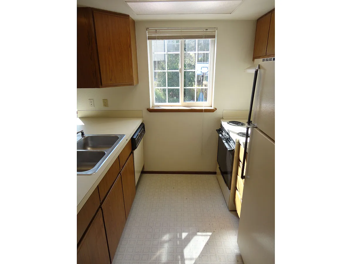 Kitchen - 2220 Douglas Ave