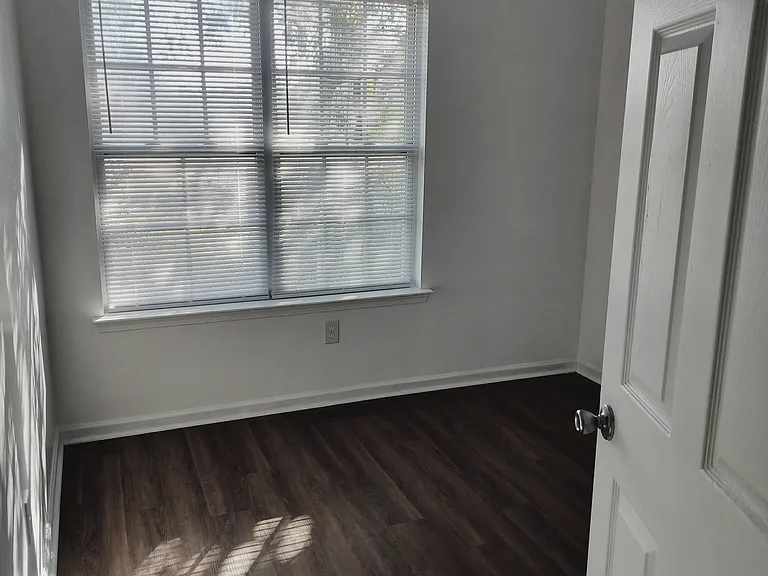 1310 Corbett St #1 — Photo 11