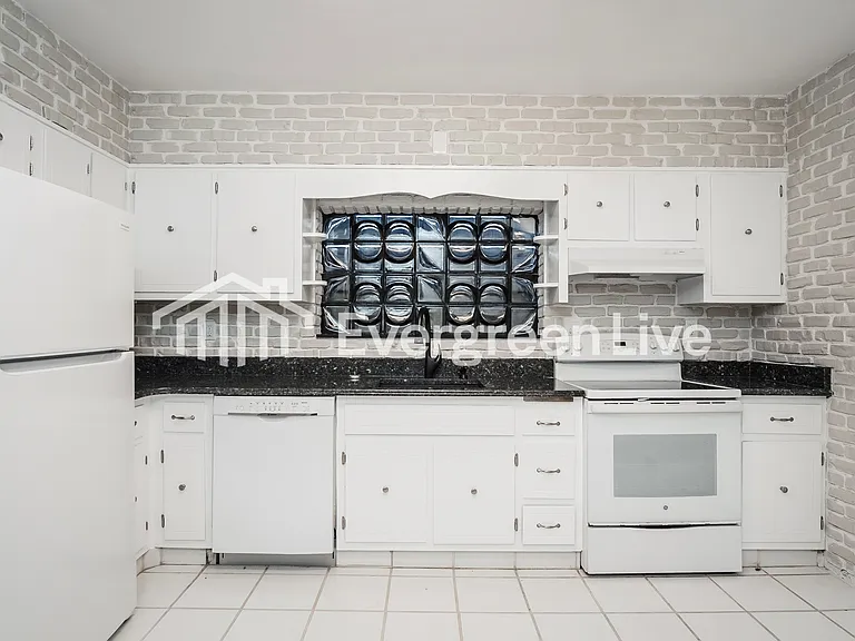 408 Tremont Ave — Photo 8