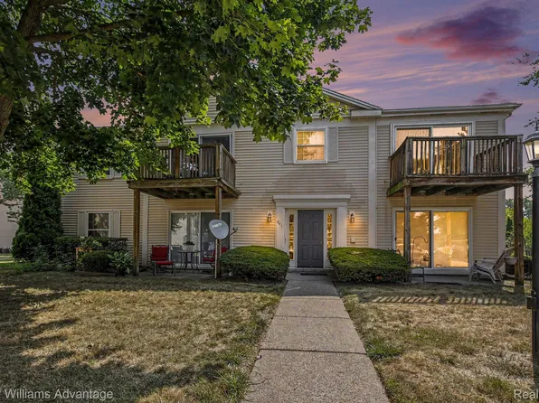 841 Bloomfield Village Blvd APT D, Auburn Hills, MI 48326