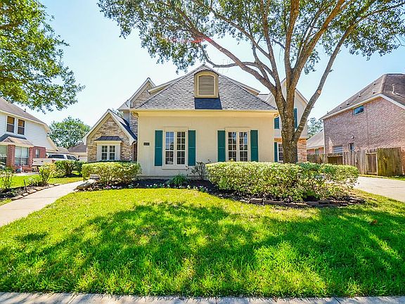 2nd image of 1907 Crescent Oak Dr