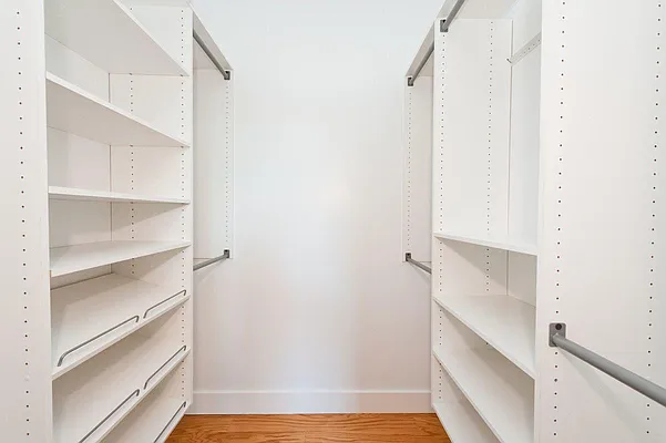 Rented by Halvatzis Realty | media 14