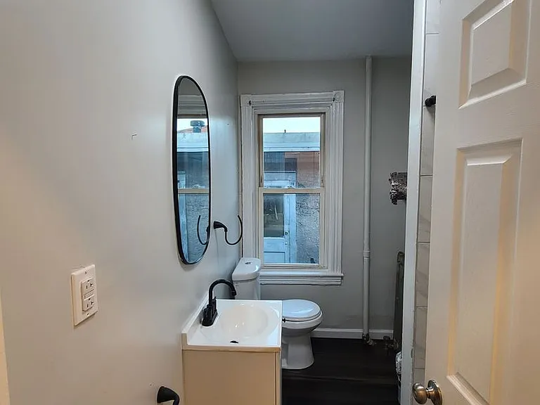 904 Penn St — Photo 1