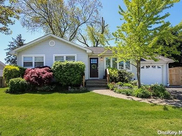 208 N Walnut Street, Massapequa, NY 11758