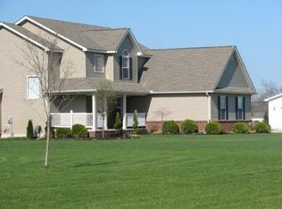 401 Grayhawk Ct, Pinckney, MI