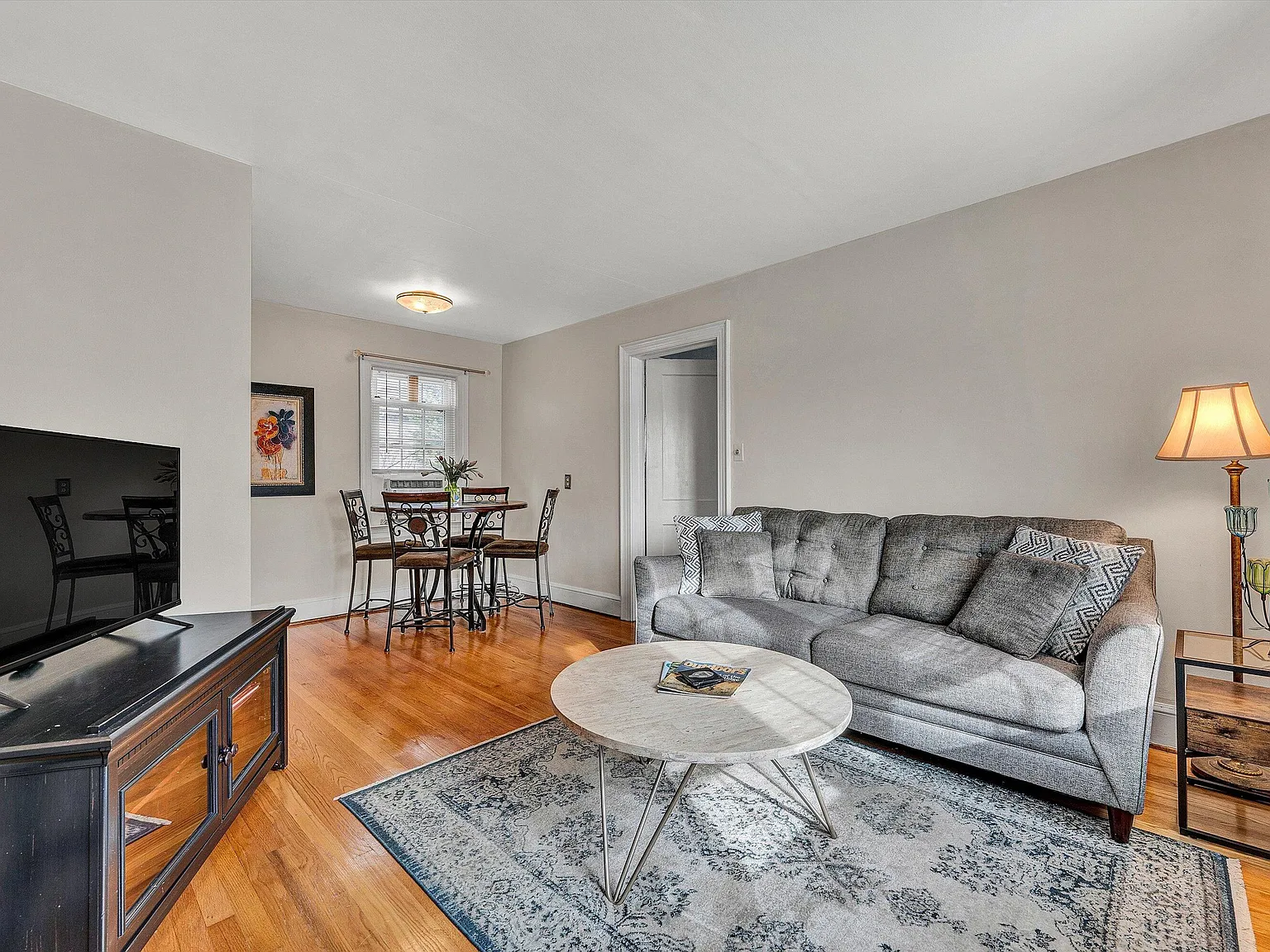 1 bed, 1.0 bath, 1000 sqft, $1,800 — Photo 1