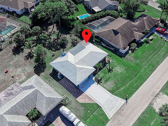 3rd image of 2485 SE Saphire Ter Terrace