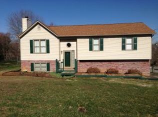 605 Steeplechase Dr, Johnson City, TN 37601