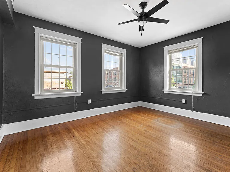 554 Limit Ave #304 — Photo 9