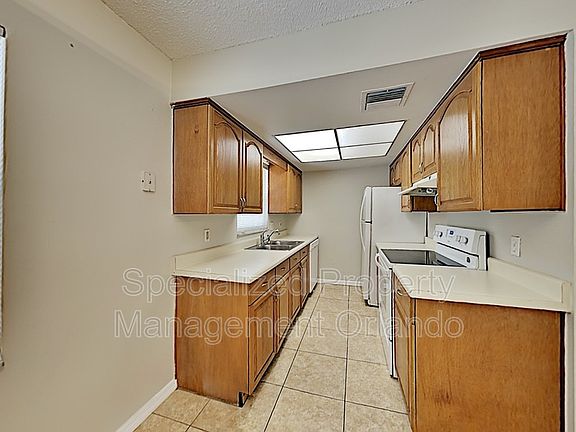 4th image of 2733 Oak Dr