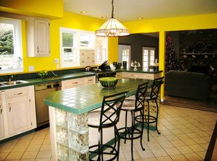 2131 Middle Rd, Glenshaw, PA 15116