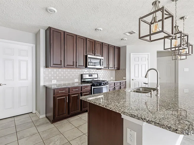 20805 Langworth Pl — Photo 22