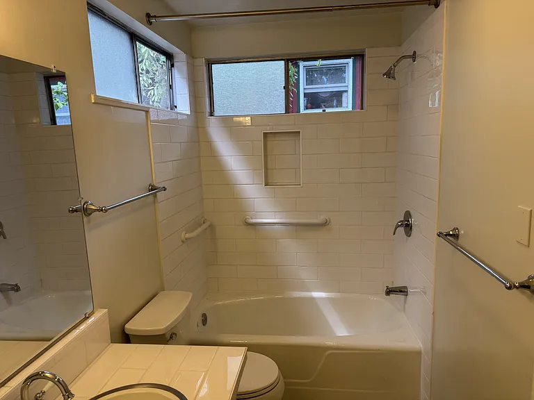 221 The Alameda — Photo 26