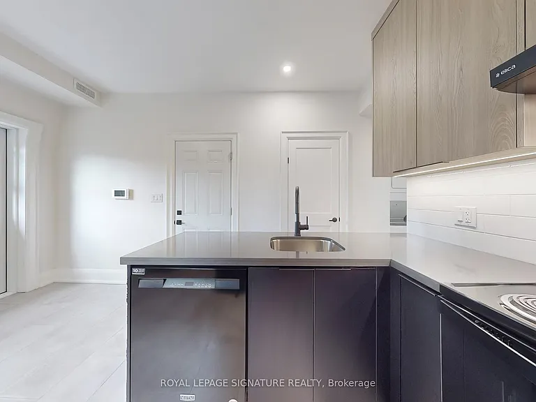 28 Beaconsfield Ave #3 — Photo 11