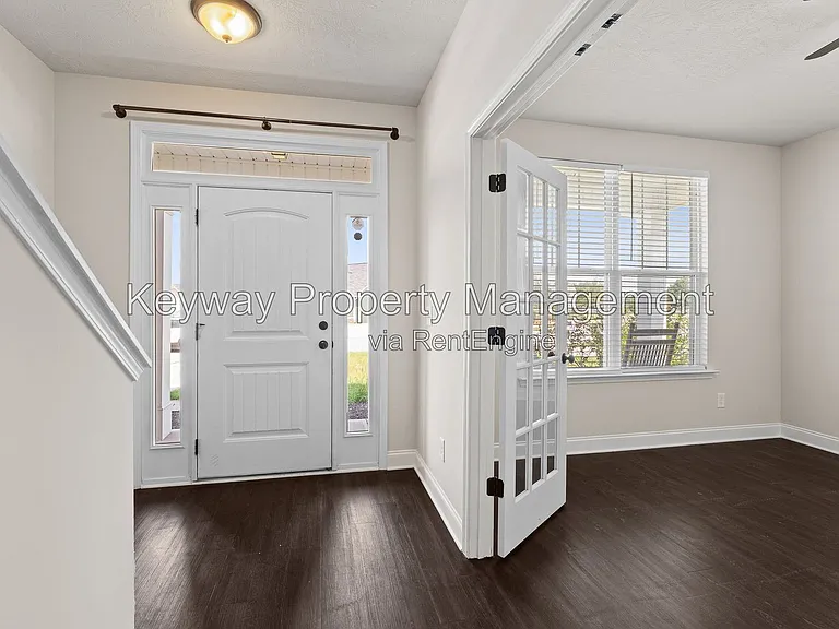 135 Beallwood Dr — Photo 3