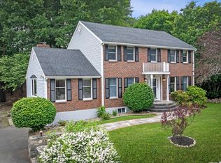 5 Ledgewood Rd, Saugus, MA 01906