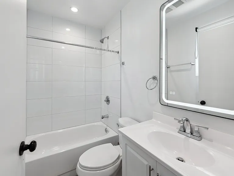 1173 W 37th Pl - USC DPS — Photo 11
