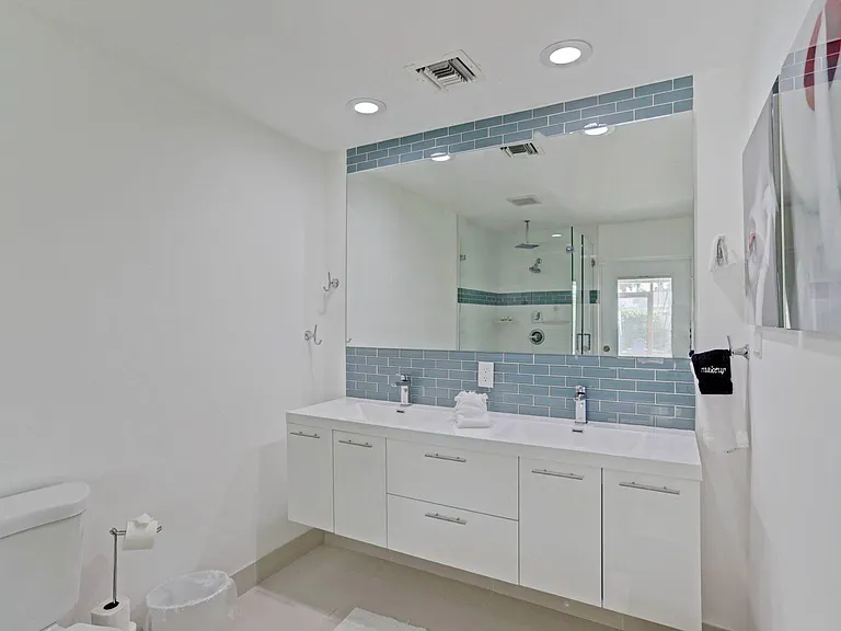 7115 Venetian Way — Photo 13