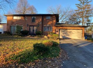 154 Hunters Ln, Williamsville, NY 14221