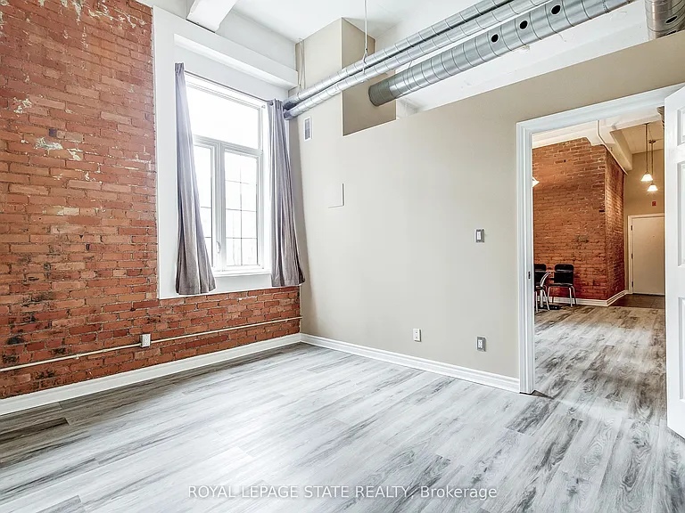 80 King William St #214 — Photo 17