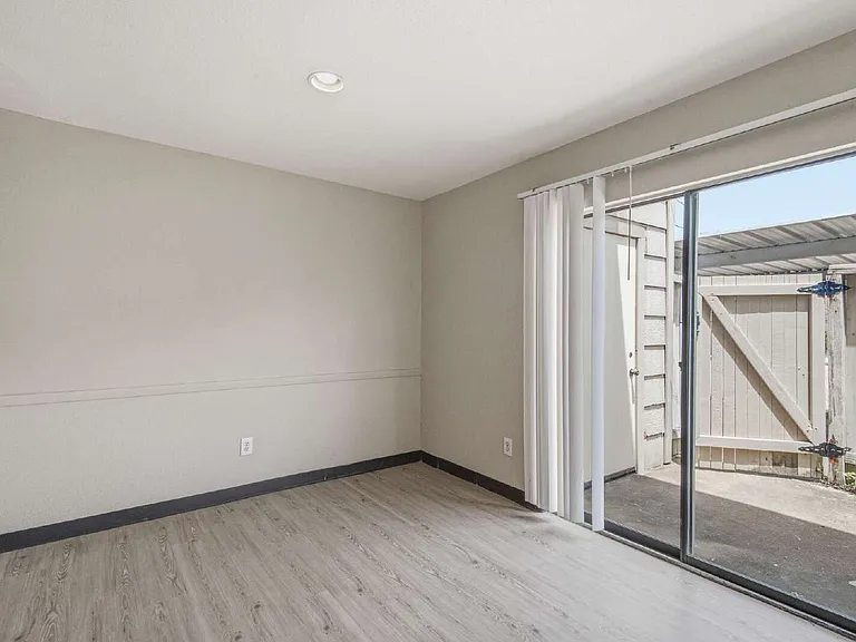 2120 Wilcrest Dr #108 — Photo 2