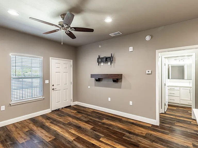 2409 Bois D Arc St — Photo 27
